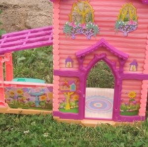 Little tree house play 15 1/2 tall 17 1/2 wide